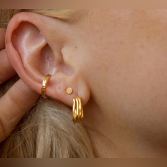 Daisy x ESTEE LALONDE Sisterhood Gold Hoop Earrings 18k Gold Plated - Picture 2 of 7